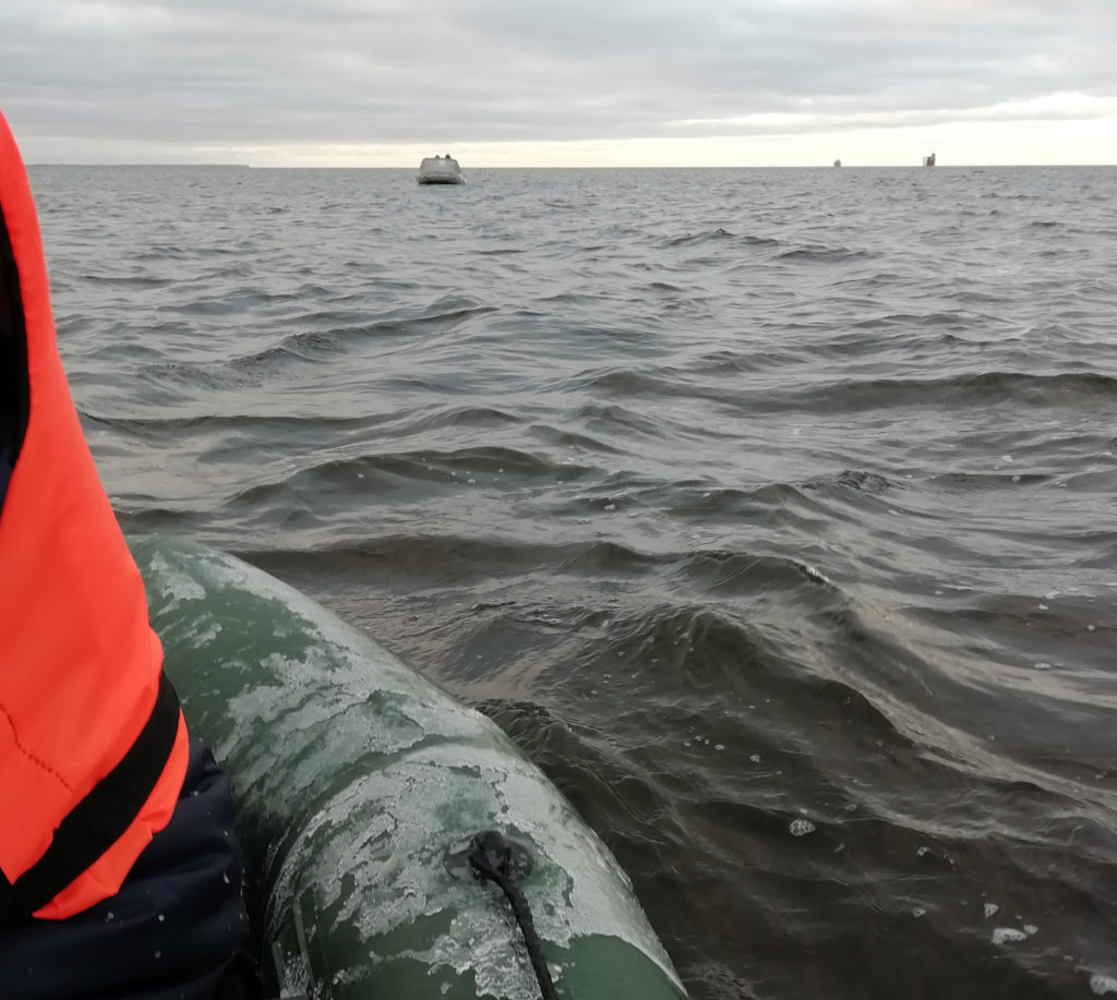 Зимой на финском заливе в лодке очень холодно