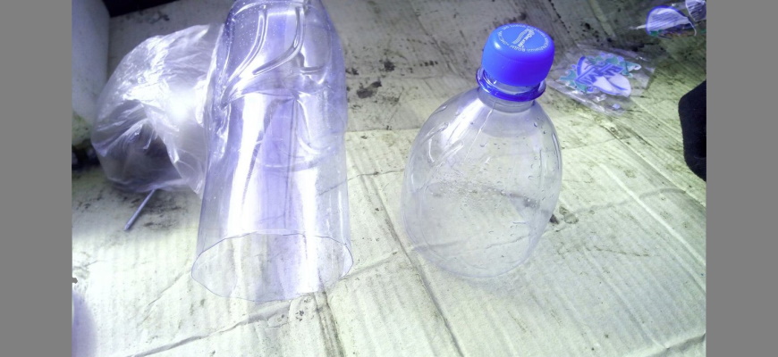 Отрежьте верхнюю часть пластиковой бутылки